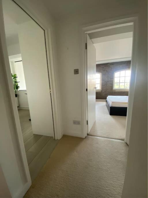 Luxury Artistic 2 Bedroom W/Balcony-Great Location Central Londen Buitenkant foto