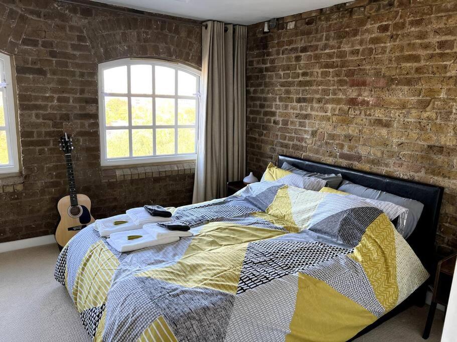 Luxury Artistic 2 Bedroom W/Balcony-Great Location Central Londen Buitenkant foto