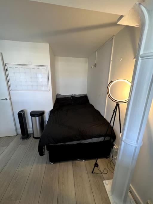 Luxury Artistic 2 Bedroom W/Balcony-Great Location Central Londen Buitenkant foto