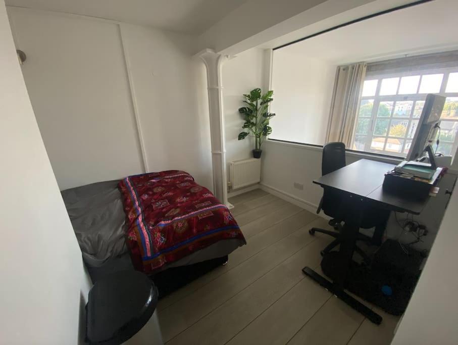 Luxury Artistic 2 Bedroom W/Balcony-Great Location Central Londen Buitenkant foto
