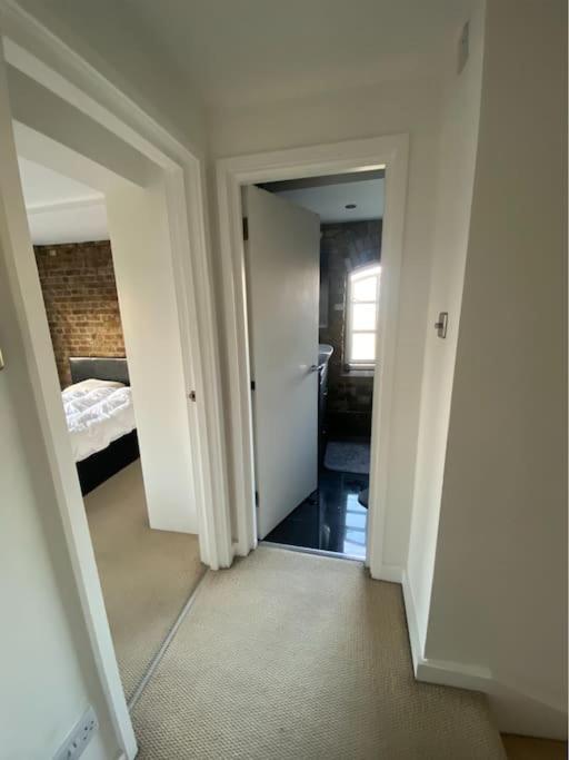 Luxury Artistic 2 Bedroom W/Balcony-Great Location Central Londen Buitenkant foto