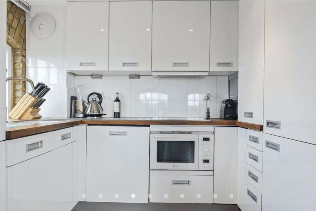 Luxury Artistic 2 Bedroom W/Balcony-Great Location Central Londen Buitenkant foto
