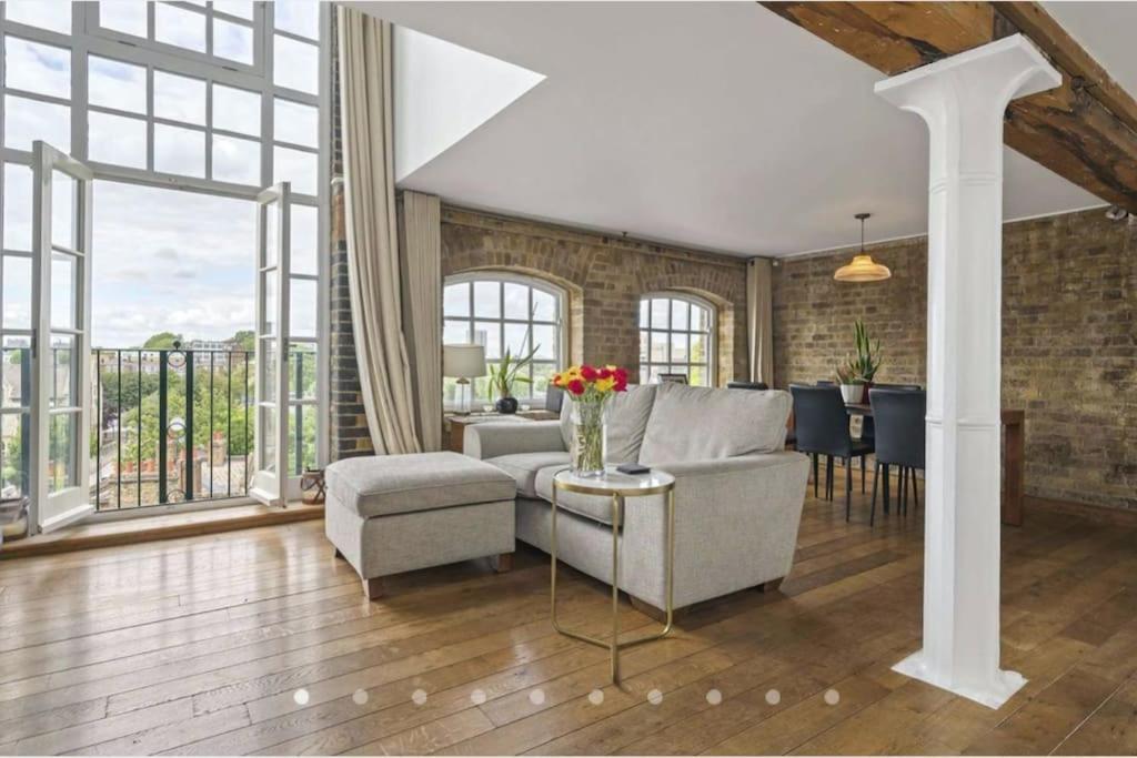 Luxury Artistic 2 Bedroom W/Balcony-Great Location Central Londen Buitenkant foto