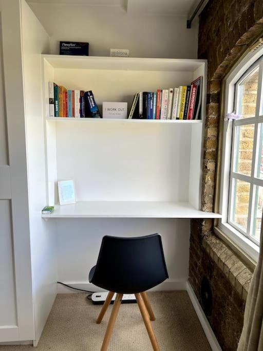 Luxury Artistic 2 Bedroom W/Balcony-Great Location Central Londen Buitenkant foto
