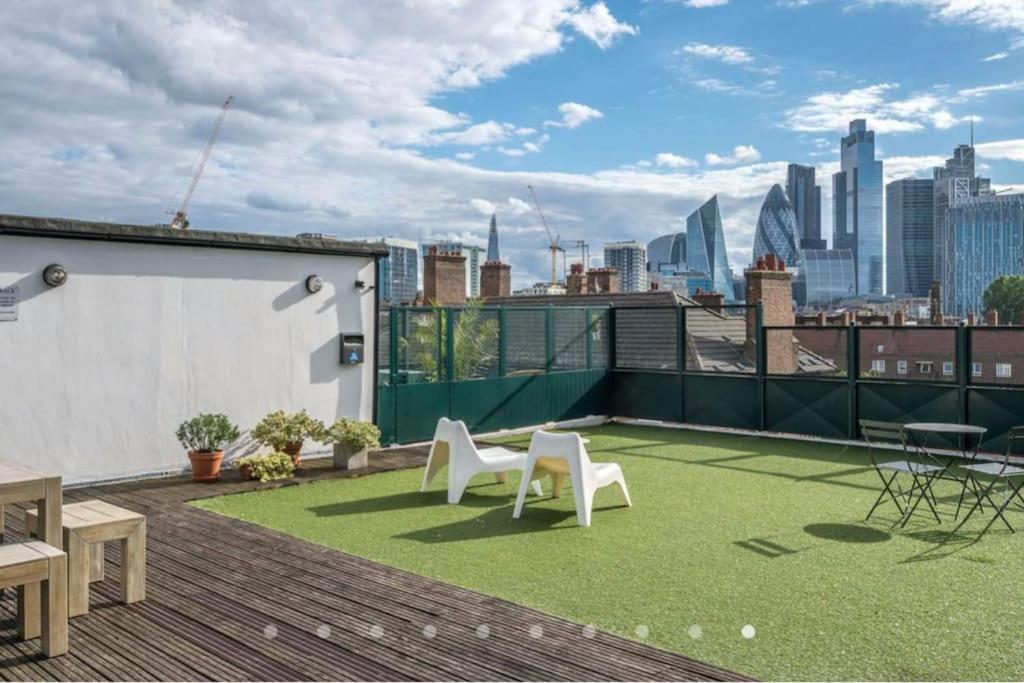 Luxury Artistic 2 Bedroom W/Balcony-Great Location Central Londen Buitenkant foto