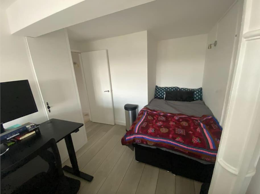 Luxury Artistic 2 Bedroom W/Balcony-Great Location Central Londen Buitenkant foto