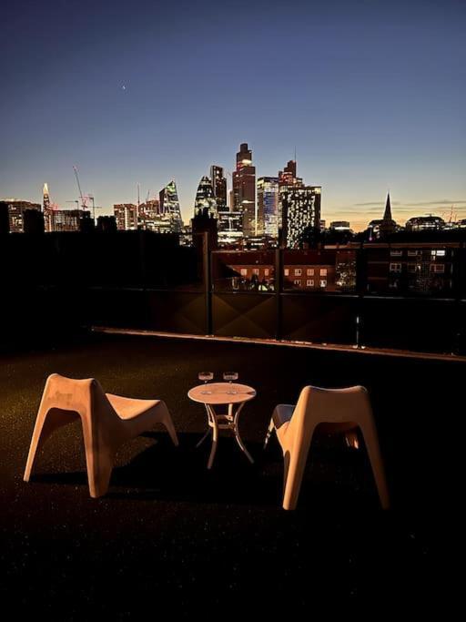 Luxury Artistic 2 Bedroom W/Balcony-Great Location Central Londen Buitenkant foto