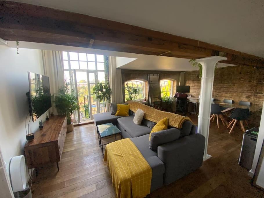 Luxury Artistic 2 Bedroom W/Balcony-Great Location Central Londen Buitenkant foto